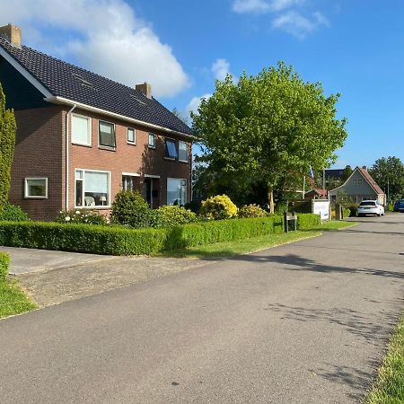 Huis Bij Het Water Met Sloepje Jutrijp Экстерьер фото