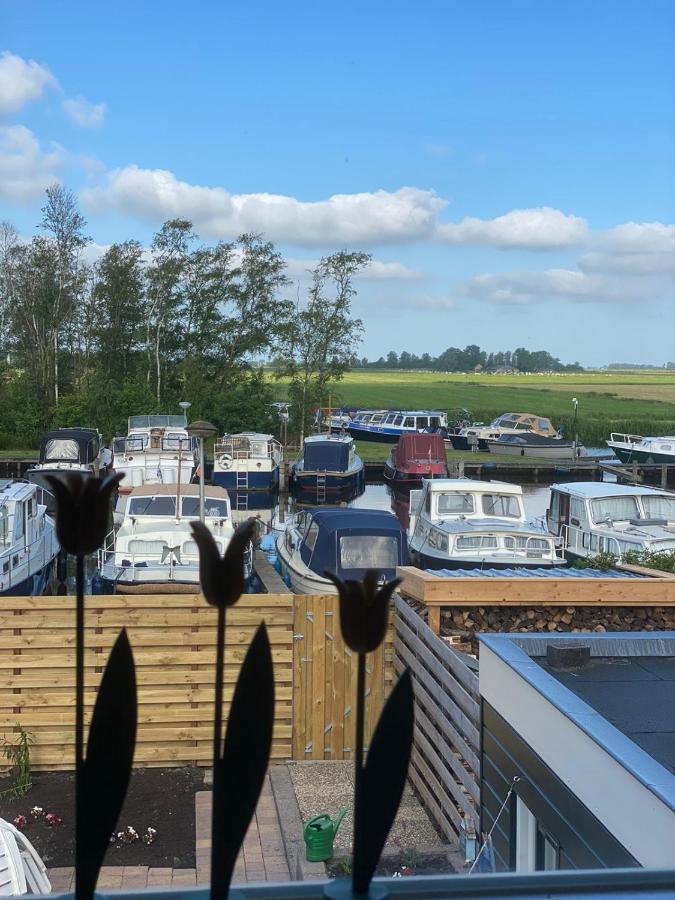 Huis Bij Het Water Met Sloepje Jutrijp Экстерьер фото