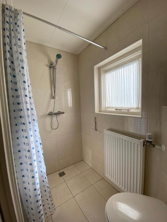 Huis Bij Het Water Met Sloepje Jutrijp Экстерьер фото