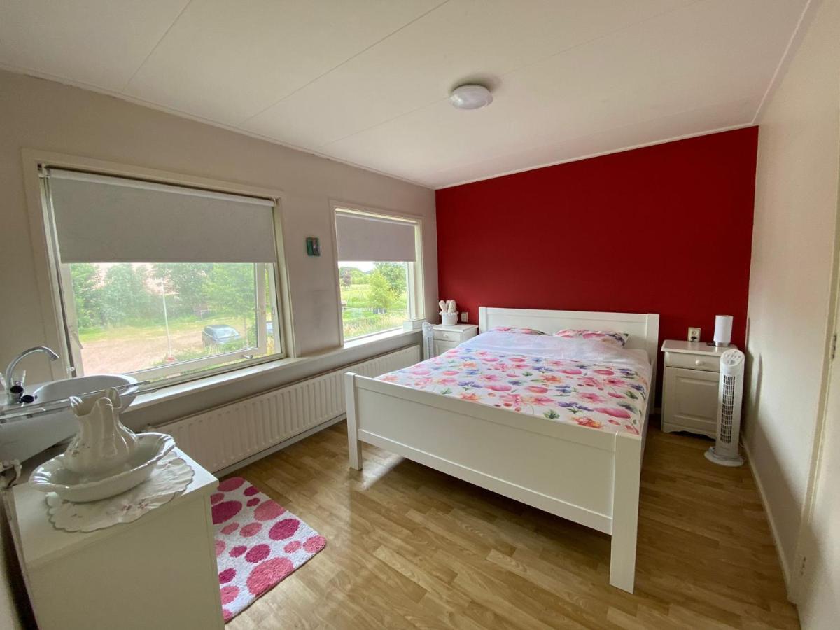 Huis Bij Het Water Met Sloepje Jutrijp Экстерьер фото