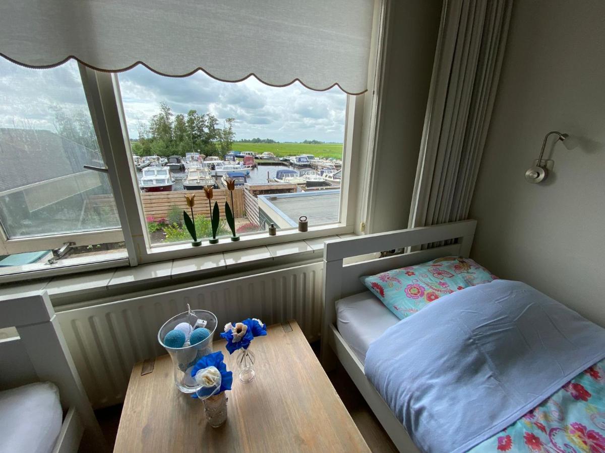 Huis Bij Het Water Met Sloepje Jutrijp Экстерьер фото