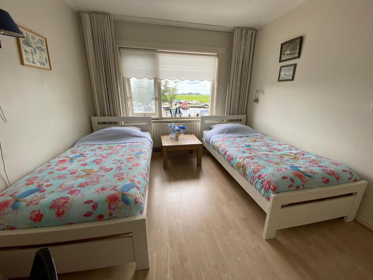Huis Bij Het Water Met Sloepje Jutrijp Экстерьер фото